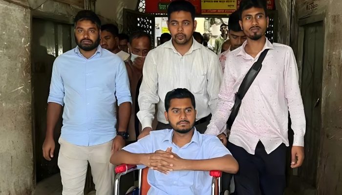 ১৮ দিন পর হাসপাতাল ছাড়লেন নুর