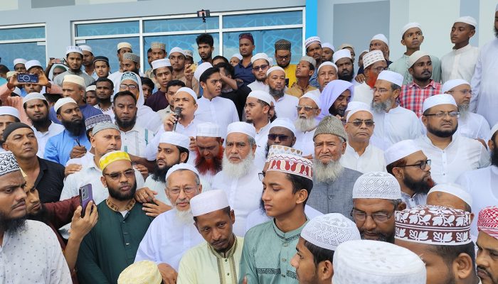 ভোলায় মাওলানা আমিনুল হক নোমানী হত্যার ঘটনায় উত্তাল জনতা