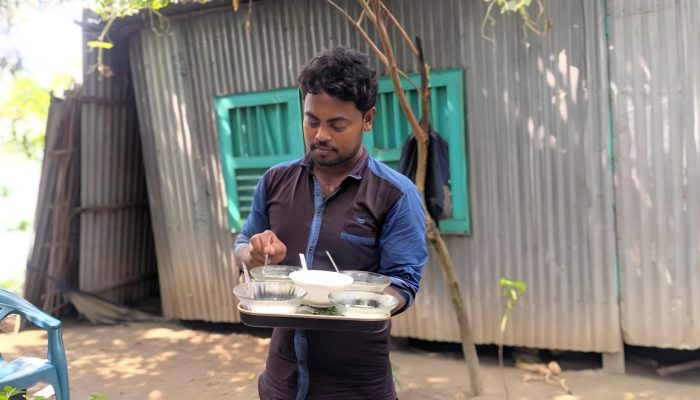 গরুর ভুঁড়ি আর পাঙাস দিয়ে পায়েস রান্না করে ভাইরাল দুই ভাই