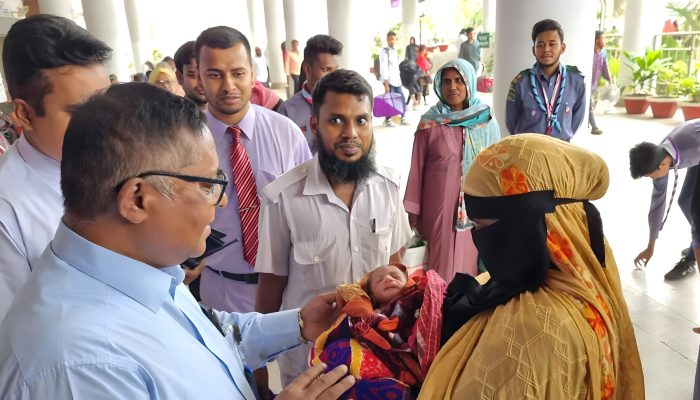 চলন্ত ট্রেনে বাচ্চার জন্ম, যাত্রীরা সহায়তায় এগিয়ে এলেন
