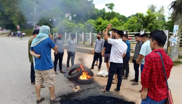 খাগড়াছড়িতে হঠাৎ সড়ক অবরোধ, সাজেকে আটকা হাজারো পর্যটক