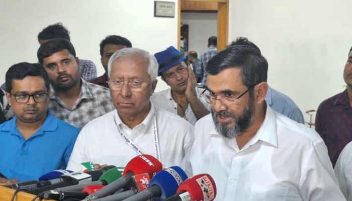 জাতীয় নির্বাচনে ফেরারি আসামিদের প্রার্থীতা অযোগ্য করার প্রস্তাব দিল ইসি