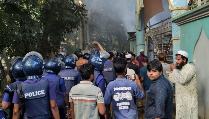 নুরাল পাগলার দরবারে হামলার ঘটনায় পুলিশের মামলা, আসামি সাড়ে ৩ হাজার