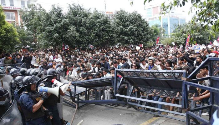 নেপালে জেন জি প্রজন্মের ভয়াবহ বিক্ষোভ, রাজধানীতে কারফিউ