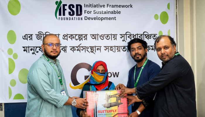 আইএফএসডি ফাউন্ডেশনের সেলাই মেশিন বিতরণ