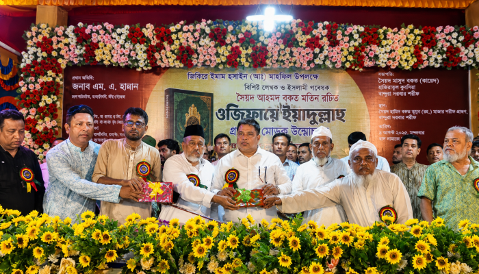 খান্দুরা দরবার শরীফে ‘ওজিফায়ে ইয়াদুল্লাহ’ গ্রন্থের মোড়ক উন্মোচন