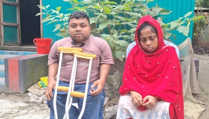 মাস্টার্স পাস করেও চাকরি নেই: প্রধানমন্ত্রীর সঙ্গে দেখা করতে চান শারীরিক প্রতিবন্ধী আনিছুর