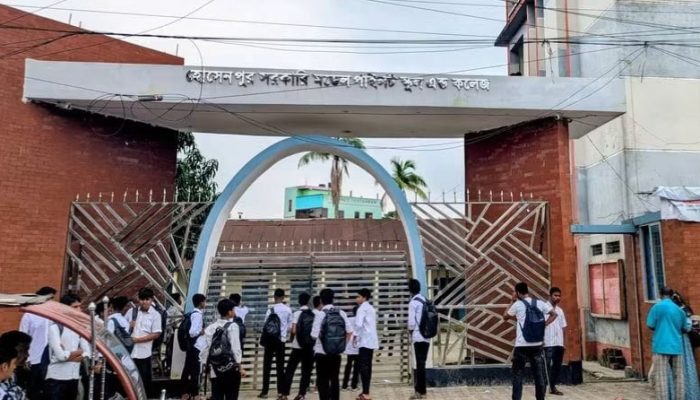 ২১ মাসের বেতন বকেয়া রেখেই শিক্ষককে চাকরিচ্যুতির অভিযোগ