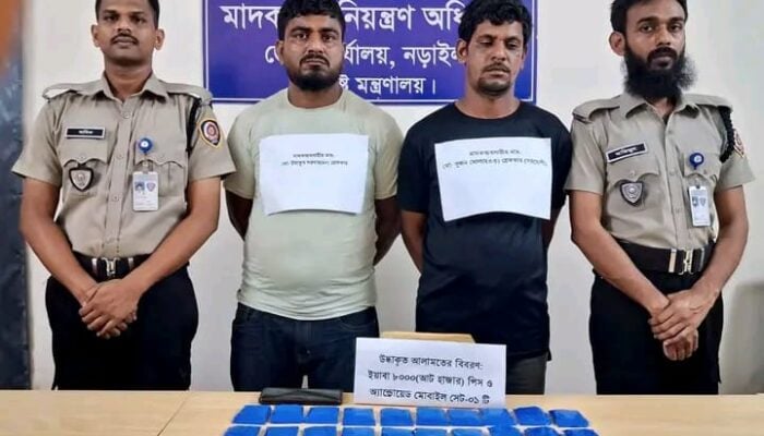 নড়াইলে বাসে তল্লাশি, ৮ হাজার ইয়াবাসহ গ্রেফতার ২