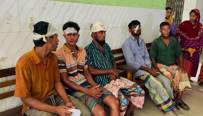 সিংড়ায় ঈদগাহ মাঠের জমি নিয়ে দুই গ্রামের সংঘর্ষ, আহত অন্তত ৩০