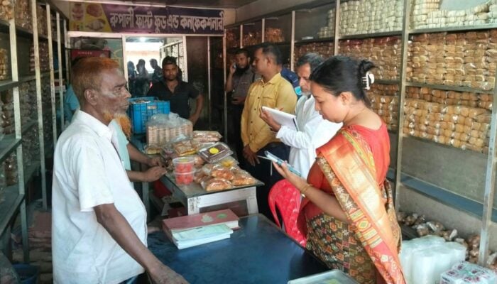 অস্বাস্থ্যকর পরিবেশে খাদ্য তৈরি