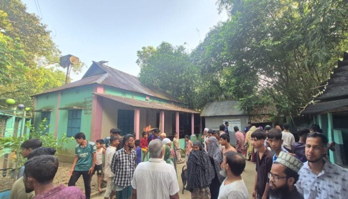 কটিয়াদীতে ইমামের মরদেহ উদ্ধার, বন্ধু আহত