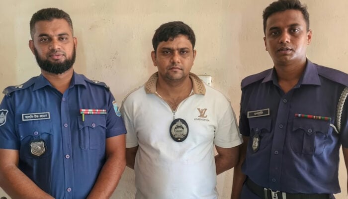 চাঁদা দাবির অভিযোগে গ্রেপ্তার কৃষকদল নেতা বহিষ্কার