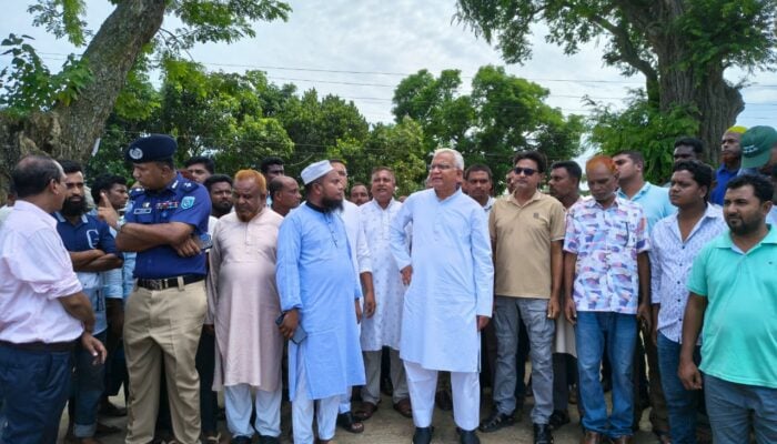 ঘোড়াঘাটের ঐতিহাসিক স্থাপনা পরিদর্শনে সমাজকল্যাণ মন্ত্রী