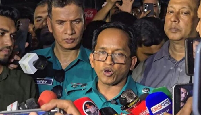 জাসদ কার্যালয়ে জড়ো হওয়া ব্যক্তিদের যাচাই